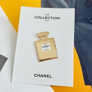 Chanel No5 Metal Pin‎